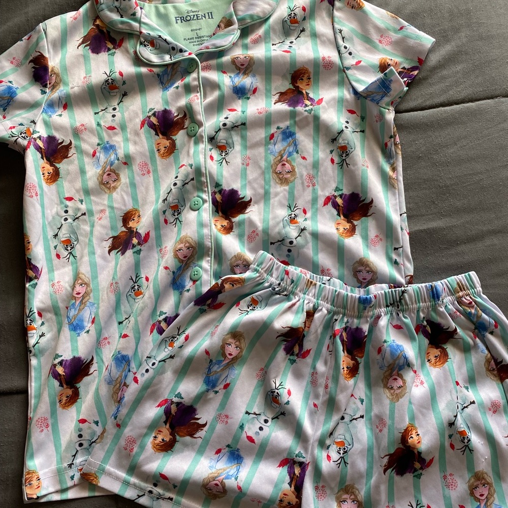 Disney, Frozen 2 Pajama Set. Size kids large
